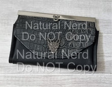 Load image into Gallery viewer, Dragon Head Magnetic Snap