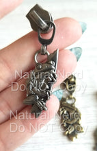 Load image into Gallery viewer, Tree Frog Zipper Pull
