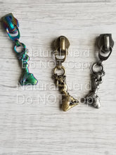 Load image into Gallery viewer, Sultry Fae Zipper Pull