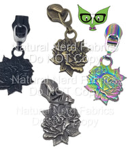 Load image into Gallery viewer, Rose Zipper Pull