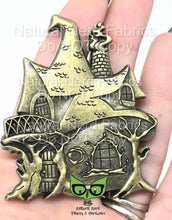 Load image into Gallery viewer, Witch's Cottage Magnetic Snap