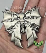 Load image into Gallery viewer, Gothic Bow Magnetic Snap