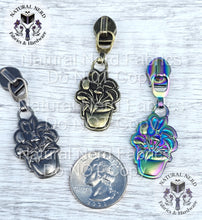 Load image into Gallery viewer, Venus Fly Trap Zipper Pull