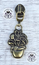 Load image into Gallery viewer, Venus Fly Trap Zipper Pull