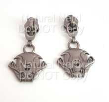 Load image into Gallery viewer, Cat Skull Zipper Pull