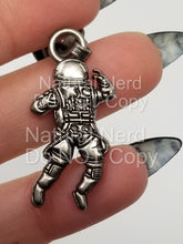 Load image into Gallery viewer, Astronaut Pull
