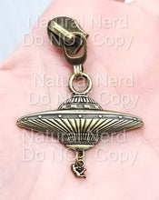 Load image into Gallery viewer, UFO Zipper Pull
