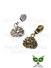 Load image into Gallery viewer, Succulent Zipper Pull
