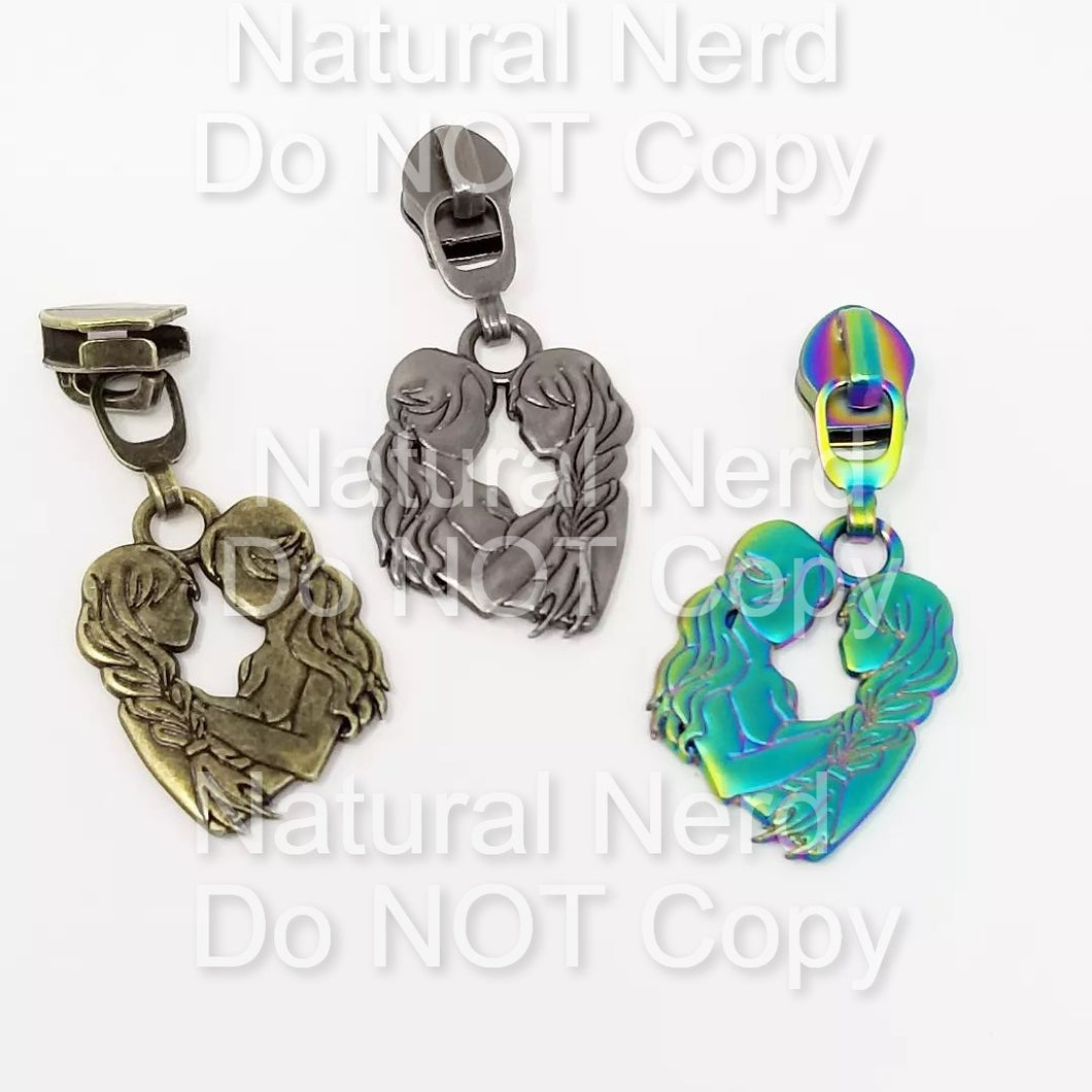 F/F couple Zipper Pull